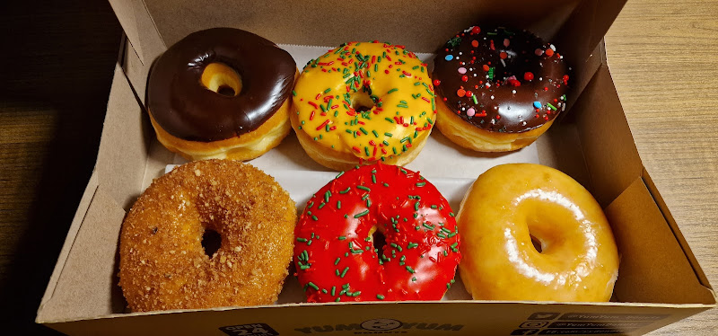 Yum Yum Donuts storefront