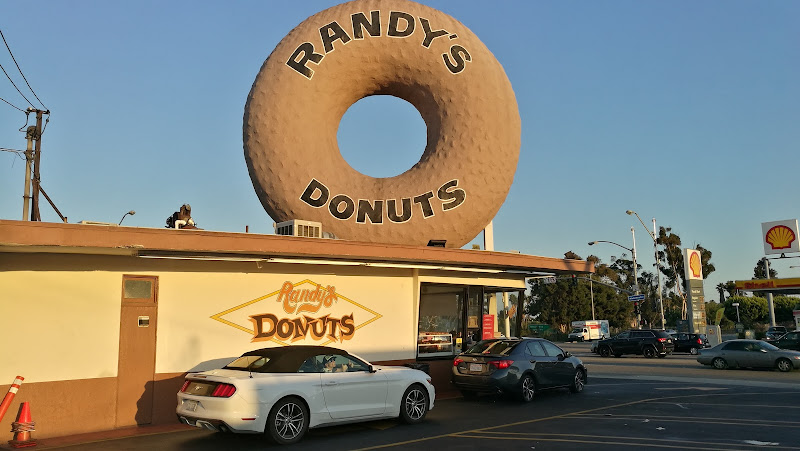 Randy's Donuts storefront