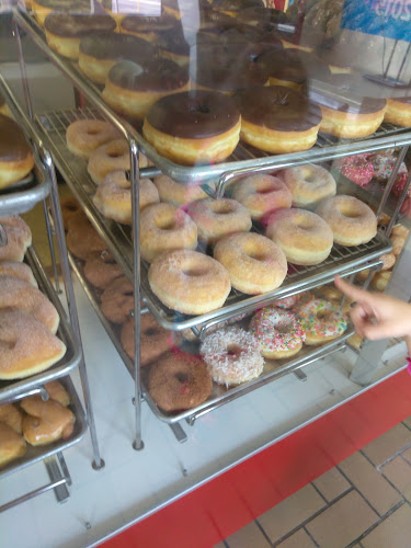 Rainbow Donuts storefront