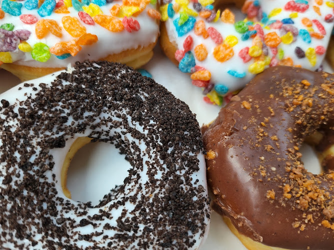 Scarlet's Donuts storefront