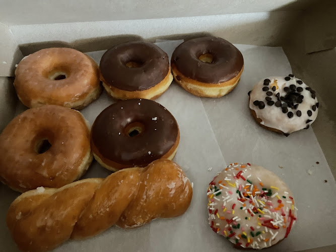 Amigo Donuts storefront