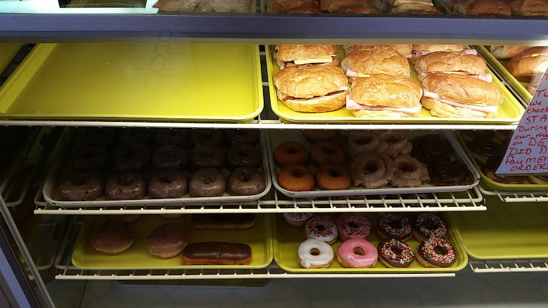 Donut Palace storefront