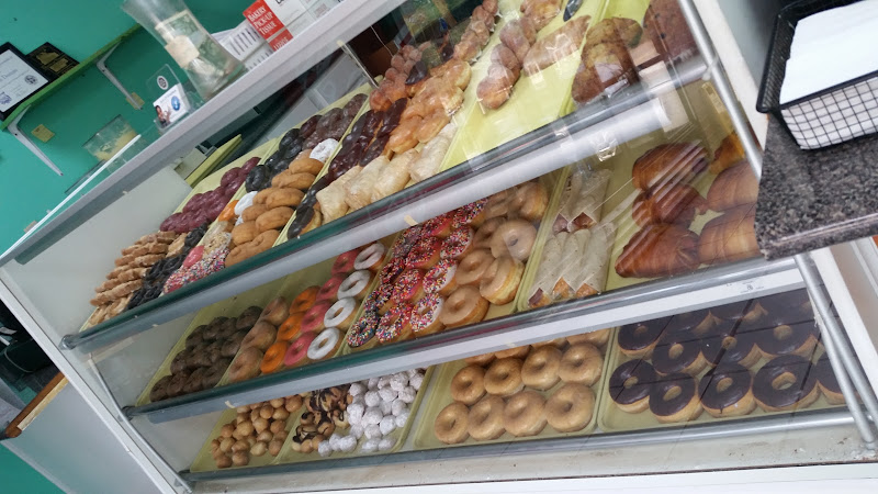 Baskin Donuts storefront